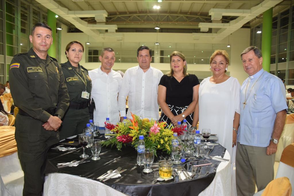Mayor Héctor Ruiz , Comandante operativo de la metropolitana de Neiva ; Mayor Ingrid Vallejo de la Rosa, jefe de Prevención  y Educación Ciudadana ,  Departamento de policía Huila ; Gilberto Rojas Trujillo , Secretario de Cultura ; Liliana Vásquez , Secretaria Gobierno Huila , Senadora Esperanza Andrade y Monseñor  Froilán Casas Ortiz.